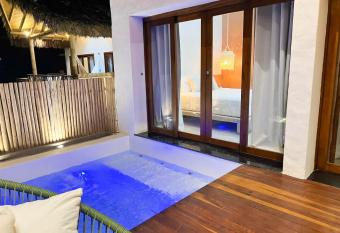 Jurema Dourada allows 18 year olds to book a room