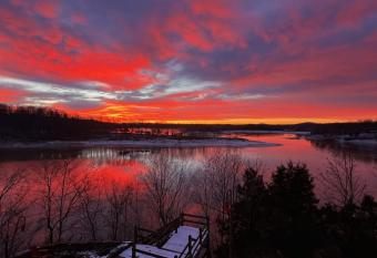 530 Fentress Lookout Rd allows 18 year olds to book a room