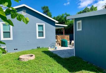 Getaway Clubhouse 5 mil Legoland & .5 mil Downtown has Balcony rooms