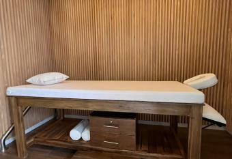   nico apartamento has rooms with a private hot tub