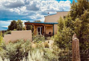 Taos Mountain Views- Cozy Home-Special Rates has Balcony rooms
