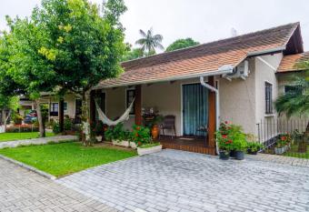 Hospedagem Tri-Best has rooms with a private hot tub