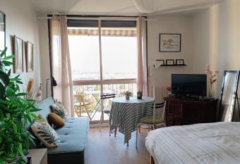 Les-Hauts-de-Montrichard-Nid douillet ! has Balcony rooms