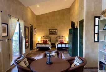 Loft El Tapat  o en Val Quirico has rooms with a private hot tub