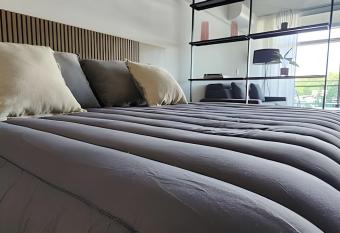 Luxury and Modern Aptartment en Distrito Quartier has rooms with a private hot tub