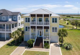 Treasure Pointe has rooms with a private hot tub