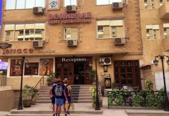 Bonne Vie Studios has Balcony rooms