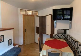 Apartment M  hlh  usl has Balcony rooms