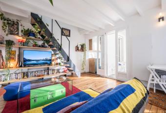 Appartement cosy pour deux aux portes de Paris allows 18 year olds to book a room