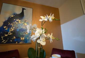 Kingsbridge Apartments has Balcony rooms