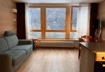 Marilleva Appartamento Famiglie e Coppie has rooms with a private hot tub