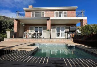 Die Steenhuisie allows 18 year olds to book a room