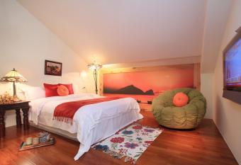 Country Grange B&B has Balcony rooms