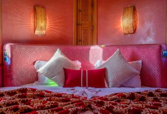 Castle d Atlas Riad & Spa has rooms with a private hot tub