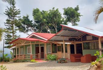 La Casona don Miguel has Balcony rooms