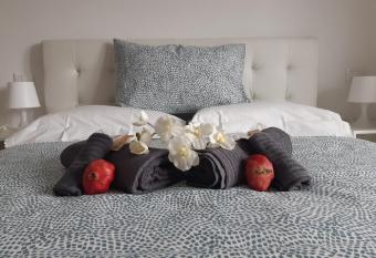 L  Aurora has Balcony rooms