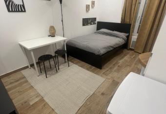 studio neuf rue de saint denis (colombes) allows 18 year olds to book a room
