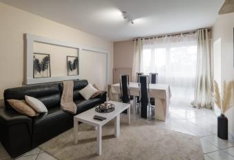 APPARTEMENT ARENA/ GROUPAMA STADIUM/ EUREXPO has Balcony rooms