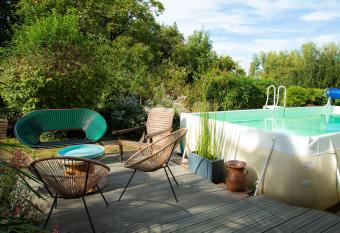 Le nid du massereau has Balcony rooms