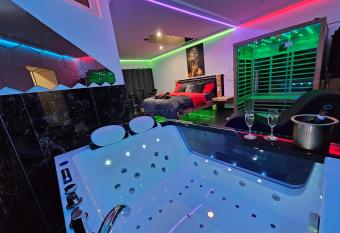 Magnifique Suite Spa Luxembourg allows 18 year olds to book a room