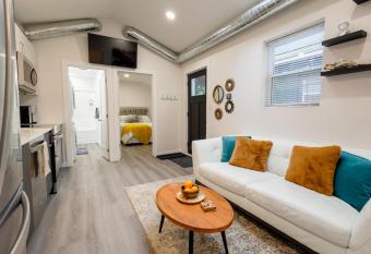 Victoria's Lookout has Balcony rooms