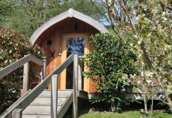 Mountain Edge Resort Mega pod 3 allows 18 year olds to book a room