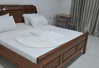 Kingson Hotel allows 18 year olds to book a room