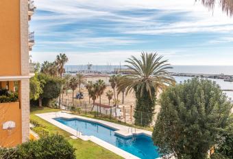 Large Apartment Marbella del Mar has Smoking rooms