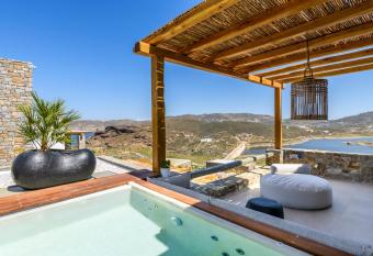 Panormos Bay Suites Luxury Resort has rooms with a private hot tub