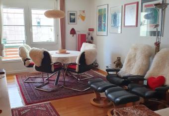 La Promenade 34 has Balcony rooms