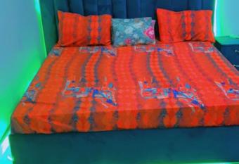 chambre Dakar tres lix allows 18 year olds to book a room