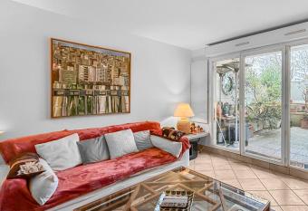 Charmant Appartement au C  ur de Boulogne has Balcony rooms