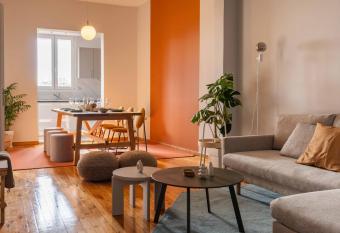 Casa 8 - Two Bedroom House in Patras allows 18 year olds to book a room