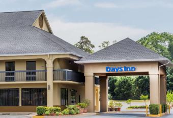Days Inn by Wyndham Elberton allows 18 year olds to book a room