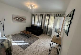 Appartement proche de la gare has Balcony rooms