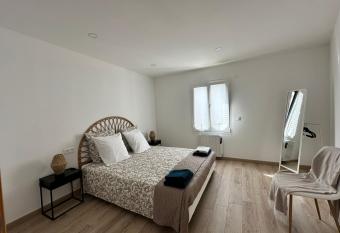 Appartement lumineux acc  s privatif. has Balcony rooms