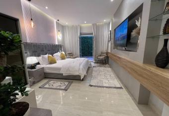    Riyadh Almajidiya Studio has Balcony rooms