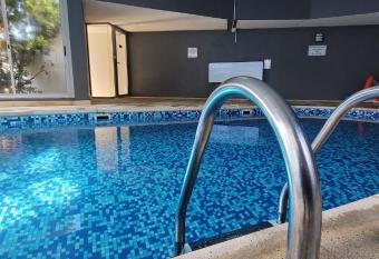 Punta Carretas, Garaje, Piscina, Gimnasio allows 18 year olds to book a room