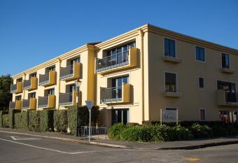 Akaroa Criterion Motel has Balcony rooms