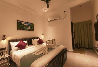 Devaki Resort has Balcony rooms