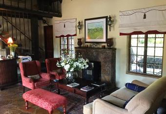 Warrens Guest House has Balcony rooms