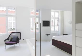 Zenden Hotel Maastricht allows 18 year olds to book a room