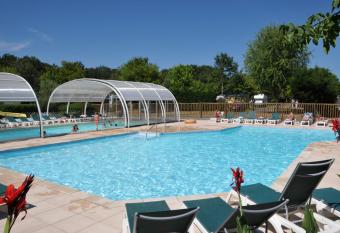 Camping La Mignardi  re allows 18 year olds to book a room