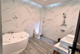 Villa personnelle meubl   de 5 chambre salon zone fidjross   has rooms with a private hot tub