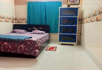 Peaceful Spacious Private 1BHK Near Airport close to VIP or Jessore Rd has Balcony rooms