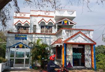 Maximus Lodge & Restaurant. has Balcony rooms