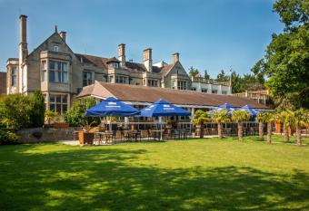 Westone Manor Hotel allows 18 year olds to book a room