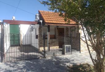 Casa 3 ambientes para 6 personas c  ntrica has Balcony rooms