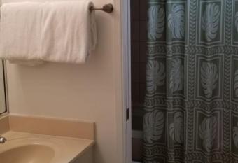 Central Kihei 2 bedroom across the beach (MBQ201) has Balcony rooms