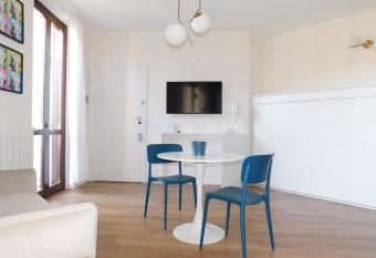 Casa Jotti allows 18 year olds to book a room